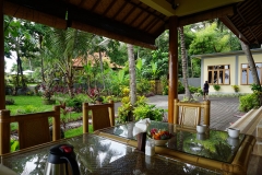 Breakfast and dining area at Alam Mimpi, Bali
