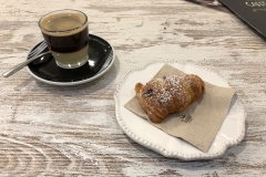 Spanisches Frühstück mit Café Bombón Spanisches Frühstück mit Café Bombón